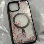 Foto de la opinión de V***a sobre Funda Magnética Floral Elegante para iPhone