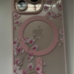 Foto de la opinión de R***n sobre Funda Magnética Floral Elegante para iPhone