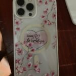 Foto de la opinión de M***A sobre Funda Magnética Floral Elegante para iPhone