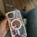 Foto de la opinión de N***5 sobre Funda Magnética Floral Elegante para iPhone