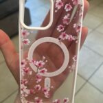 Foto de la opinión de M***e sobre Funda Magnética Floral Elegante para iPhone