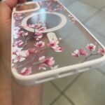 Foto de la opinión de M***e sobre Funda Magnética Floral Elegante para iPhone