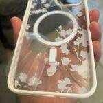 Foto de la opinión de M***e sobre Funda Magnética Floral Elegante para iPhone